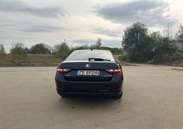 Skoda Superb cena 69000 przebieg: 150000, rok produkcji 2016 z Szczecin małe 37